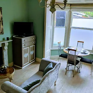 Apartment Beautiful One Bedroom Ground Floor With Parking, Exeter